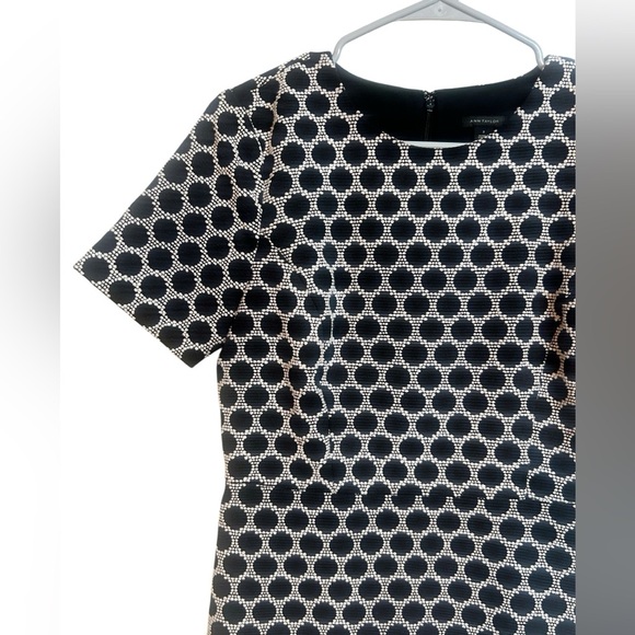 Ann Taylor Sheath Dress Polka Dot Textured Black & White Size 2 - Picture 3 of 7